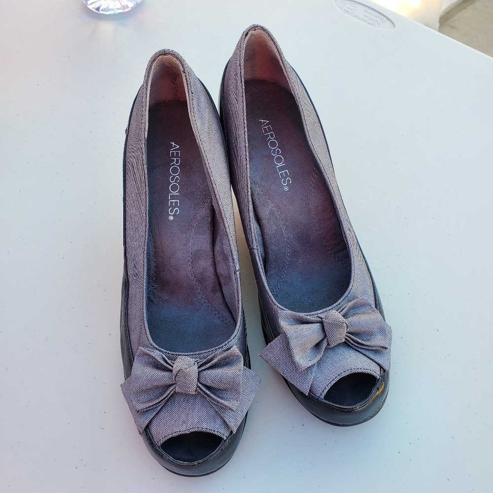 NWOT Peeptoe Wedges